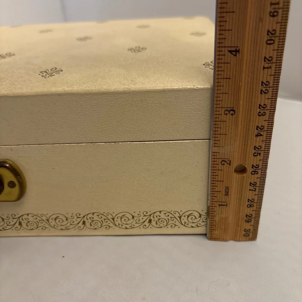 Vintage 1950s Ivory Jewelry‎ Box Organizer Red Lined Storage Case Decorative